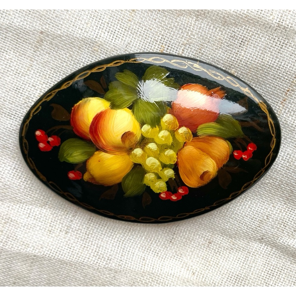 Vintage Russian Lacquer Hand Painted Fruit Brooch/Pin Black Oval Signed - Picture 7 of 7